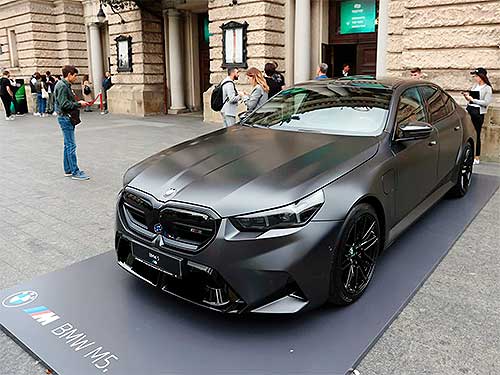        BMW - BMW
