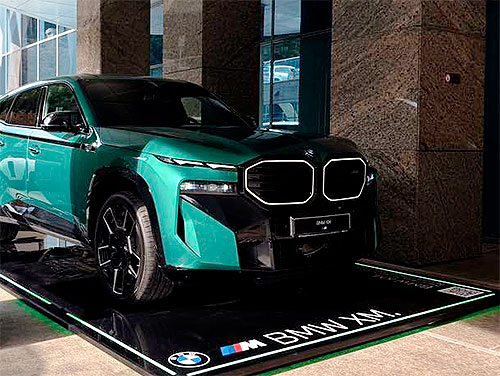 BMW     䳿