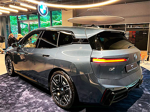     -SUV  BMW - BMW