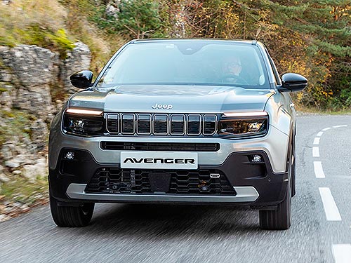 Jeep Avenger визнали «Електромобілем Року 2023» - Jeep