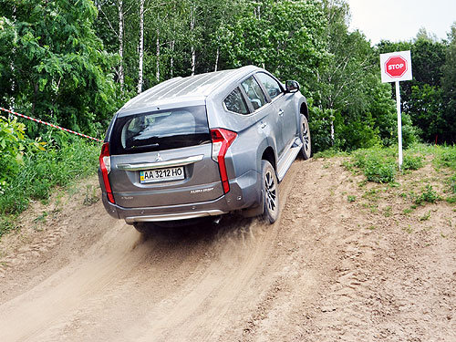     Mitsubishi Pajero Sport.   