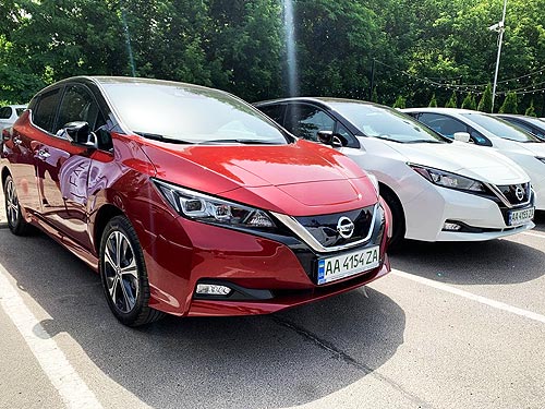      Nissan Leaf - Nissan