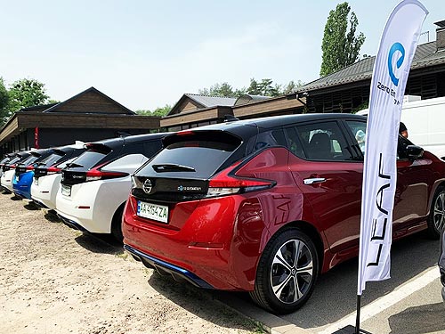      Nissan Leaf - Nissan