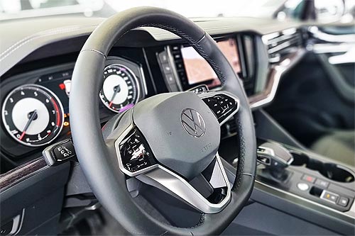  Volkswagen Touareg       - Volkswagen