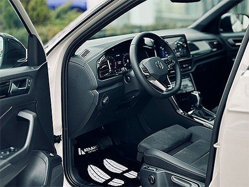   Volkswagen    VW T-Roc    - Volkswagen