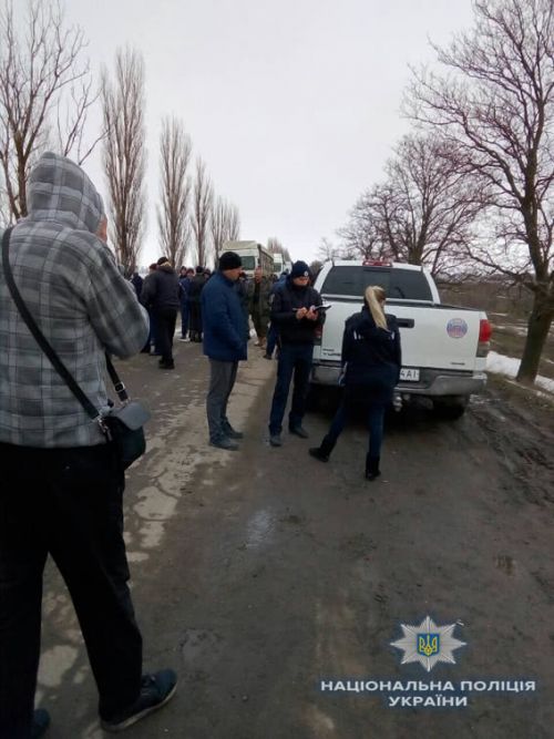 В регионах жители блокируют дороги, требуя ремонта - дорог