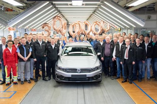  30- Volkswagen Passat - Volkswagen