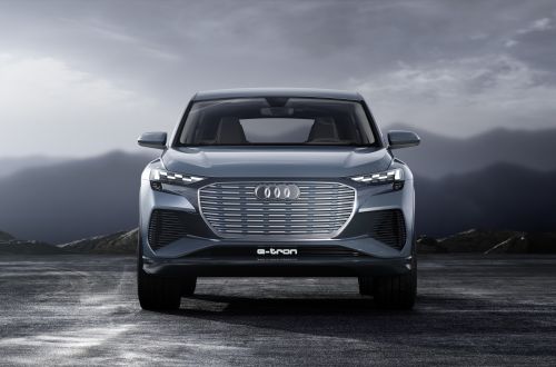 Audi в качестве опции предложила выбирать рисунок света фар - Audi