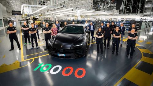 Lamborghini  10 000- Urus