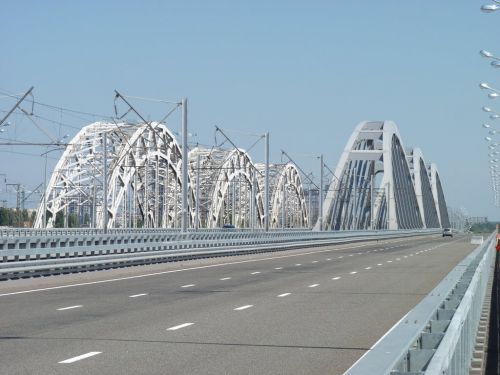 В Киеве хотят построить два новых моста через Днепр - мост