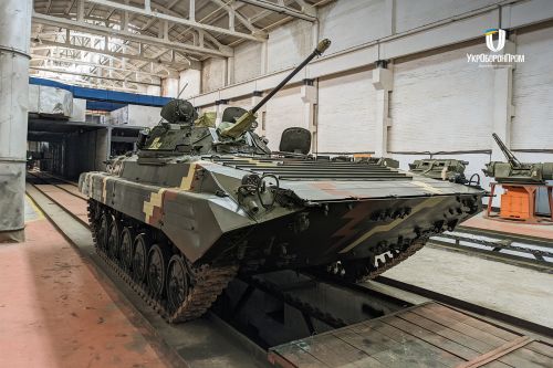 Житомирский бронетанковый завод отремонтировал партию бронетехники БМП-2 и БРЭМ-2