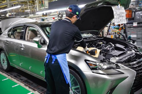 Дефицит чипов вынуждает Toyota в январе остановить 5 заводов - Toyota