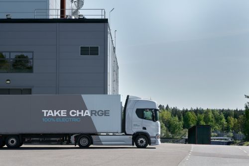 Scania представила електричну вантажівку з пробігом 350 км на одному заряді - Scania