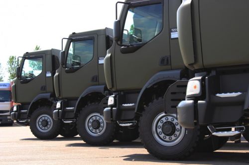 ЄС поставить ЗСУ понад 90 вантажівок підвищеної прохідності - вантаж
