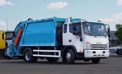 В Україні поставили замовнику новий сміттєвоз із заднім завантаженням СБМ 401/1 на базі JAC N120 - JAC