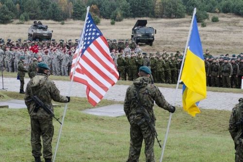 Пентагон передасть Україні багато авто та спец техніки