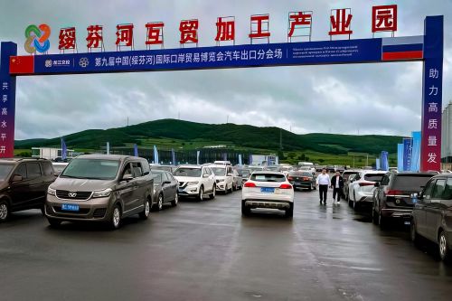 Росія почала імпортувати вживані авто з Китаю