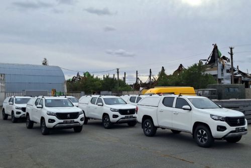  3  Peugeot Landtrek     - Peugeot