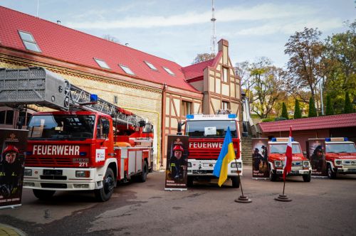 ДСНС отримала 4 пожежних автомобіля з Австрії - пожеж
