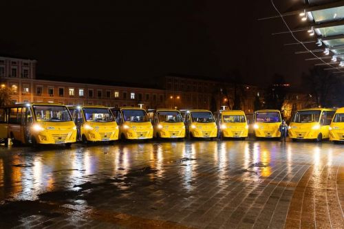 Євросоюз надав Україні 370 шкільних автобусів - шкільн