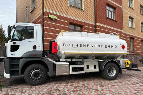 Українська аграрна компанія закупила партію автопаливозаправників на базі FORD Trucks 1833DC