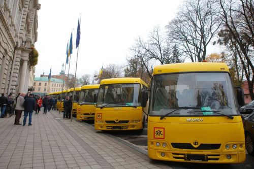 Львівщина отримала ще одну партію шкільних автобусів