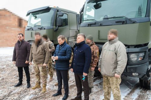 ³�������� �������� ���������������� Renault Trucks 8*4 - Renault