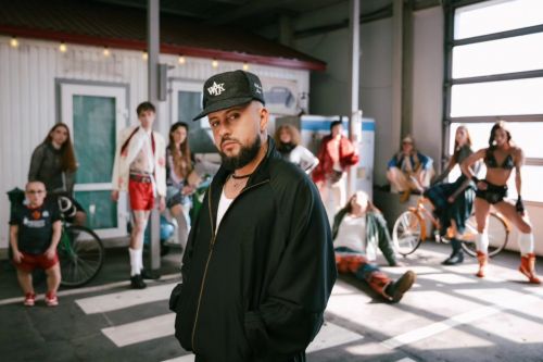 Дмитро Монатік зняв кліп в автомобільному музеї - Монатік