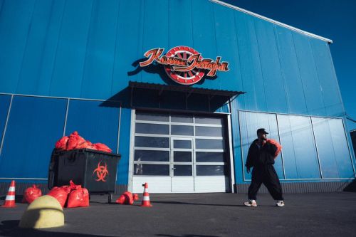 Дмитро Монатік зняв кліп в автомобільному музеї - Монатік