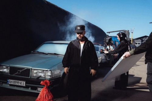 Дмитро Монатік зняв кліп в автомобільному музеї - Монатік