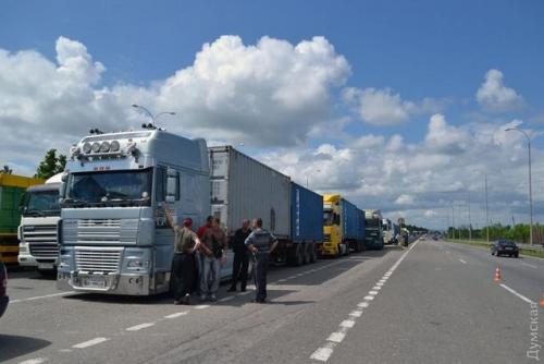 Скільки вантажівок вже перетнули кордон за допомогою єЧерги