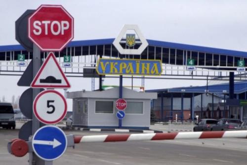 Україна розгрузить прикордонні переходи для вантажного транспорту, приватні авто пустять на окремі КПП - бензовоз