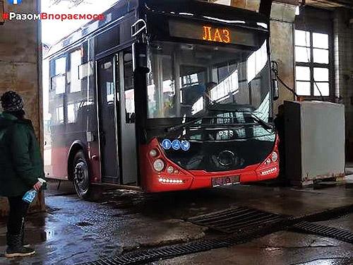 Чернівці отримали ще 2 нові тролейбуси українського виробництва - тролейбус