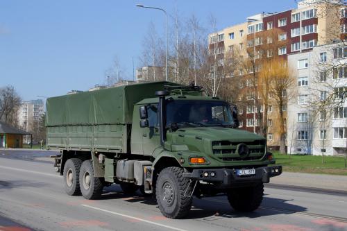 Німеччина вже передала Україні 200 вантажівок Mercedes-Benz Zetros. Ще 50 надійдуть незабаром