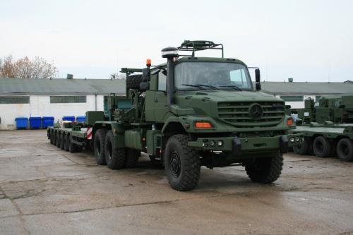В Україну вже поставлено більше 100 військових вантажівок Mercedes-Benz Zetros