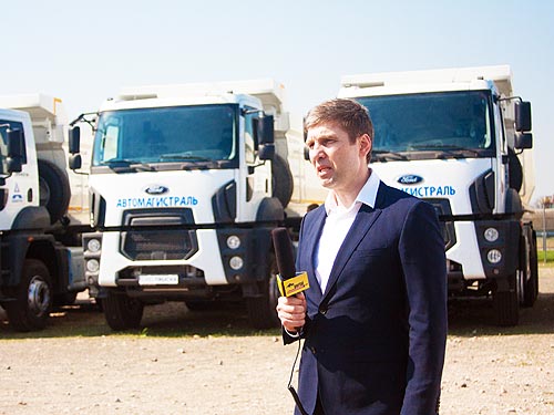  Ford Trucks     - Ford
