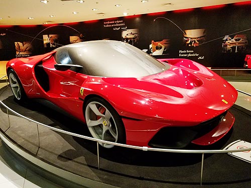Храм скорости: Зачем нужно сходить в Ferrari World Park - Ferrari