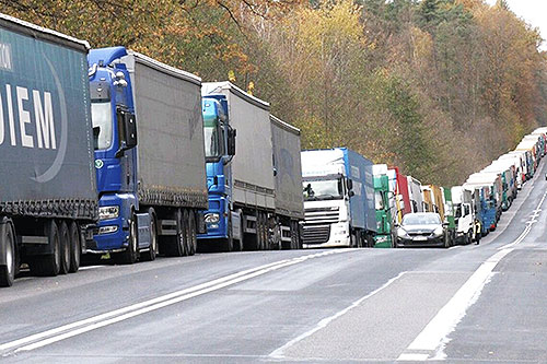 Словацько-український кордон розблокований для руху вантажівок