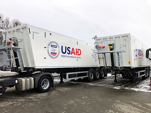 Для проєкту USAID в Україну поставлено 30 напівпричепів MEGA