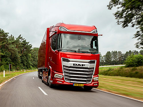  䳿  DAF XG+  