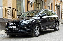 - Audi Q7.  -  