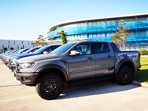 - Ford Ranger Raptor:     - Ford