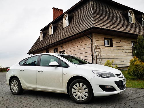 Доступный немецкий седан возвращается. Тест-драйв Opel Astra K - Opel